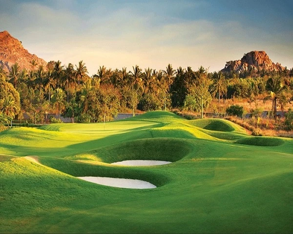 4 BHK Independent House/Villa for Sale in Prestige Golfshire, Nandi Hills, Bangalore