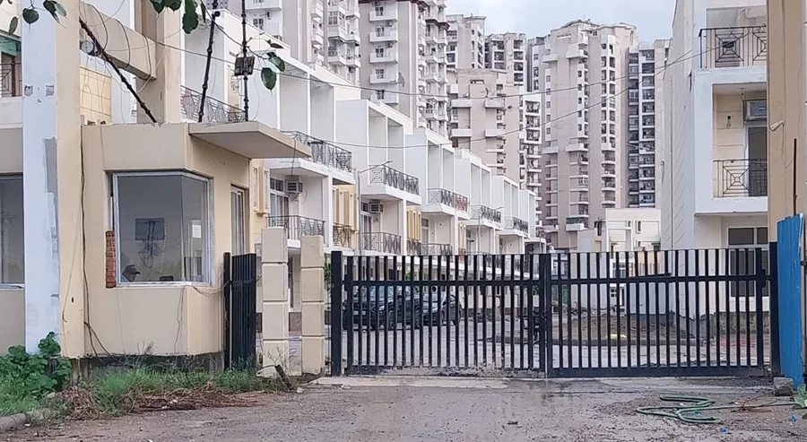 4 BHK Independent House/Villa for Sale in Amrapali Dream Valley Villa, Techzone 4, Greater Noida